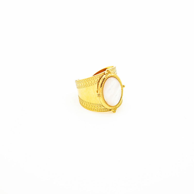 Oval White Nacre Gold Rings