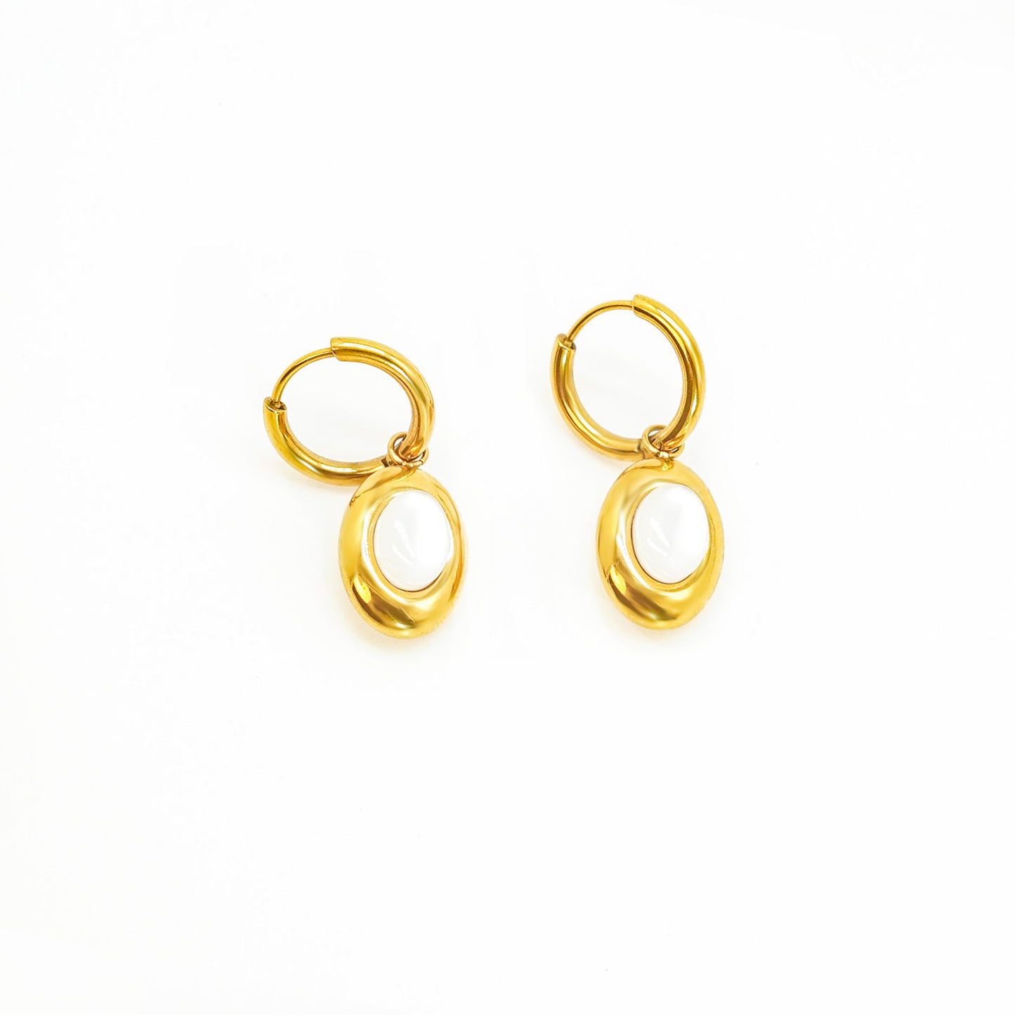 Oval White Nacre Gold Earrings