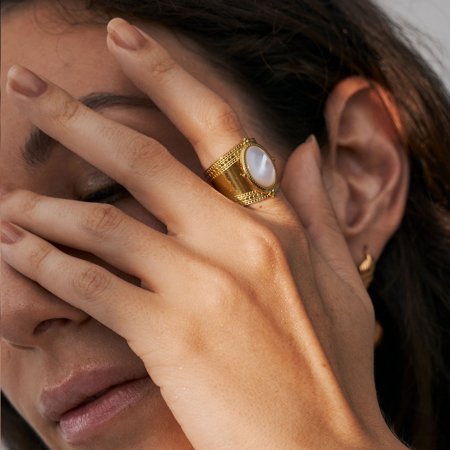 Oval White Nacre Gold Rings