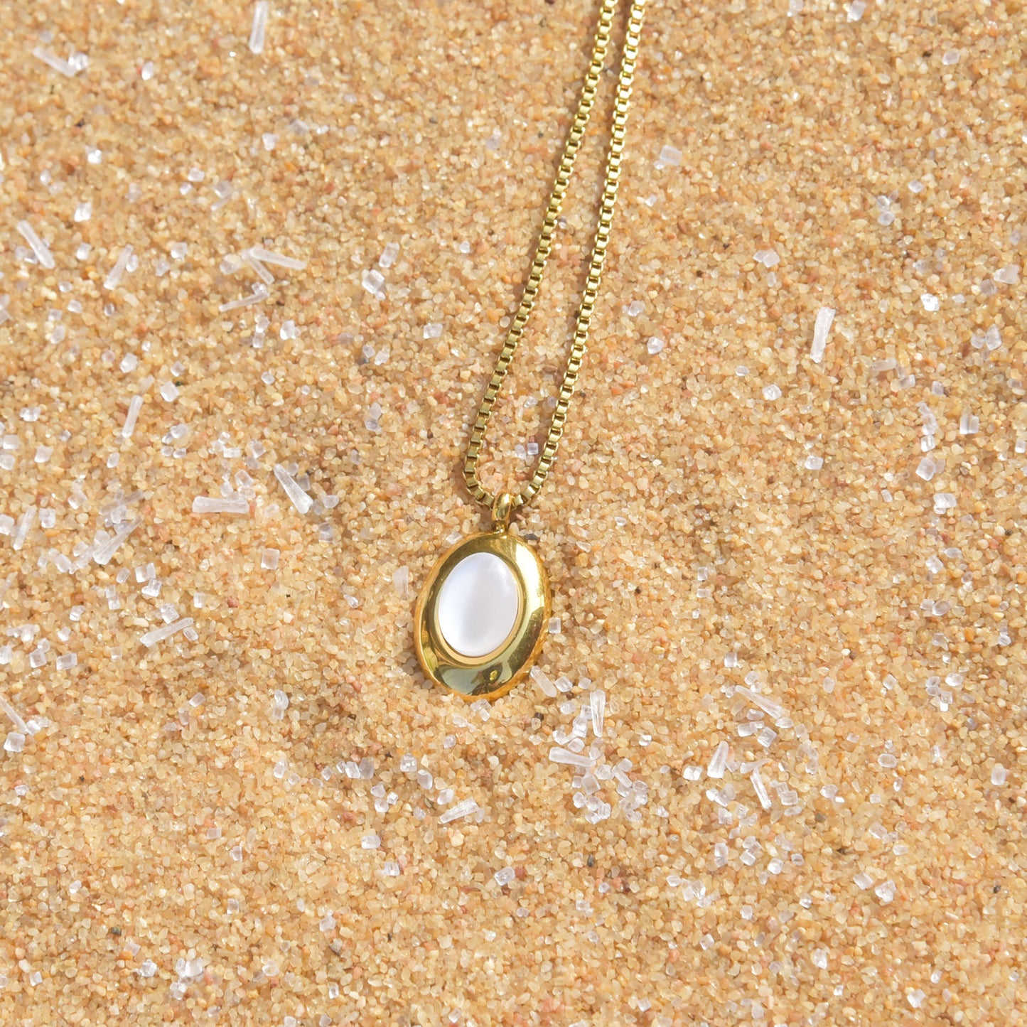 Oval White Nacre Pendant Gold Necklace